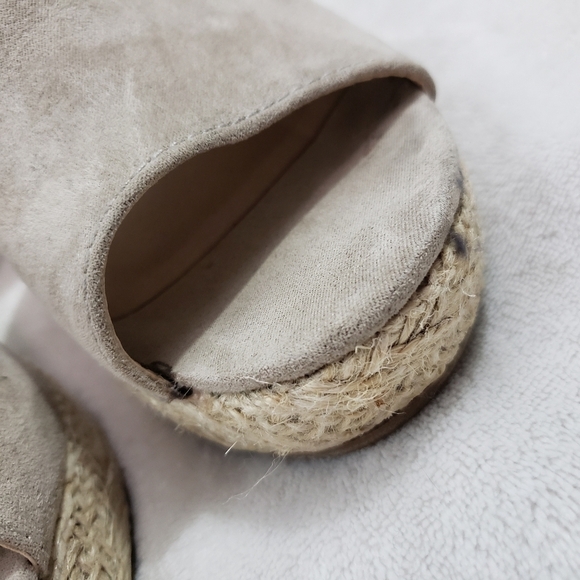 Big Buddha Taupe Suede Espadrille Wedges Sandals Ankle Buckle Peep Toes Size 7.5 - Picture 7 of 13